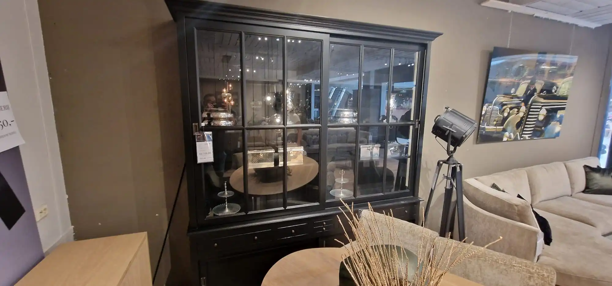 Avenida Interiors in Woonmall Alexandrium, Rotterdam. Een kast gekocht