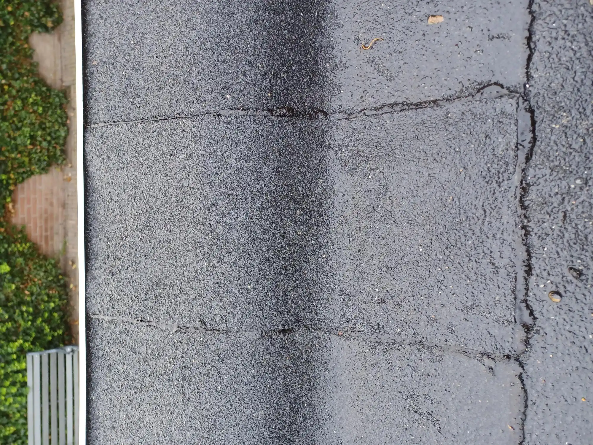 Ontevreden over slordige afwerking dakdekker