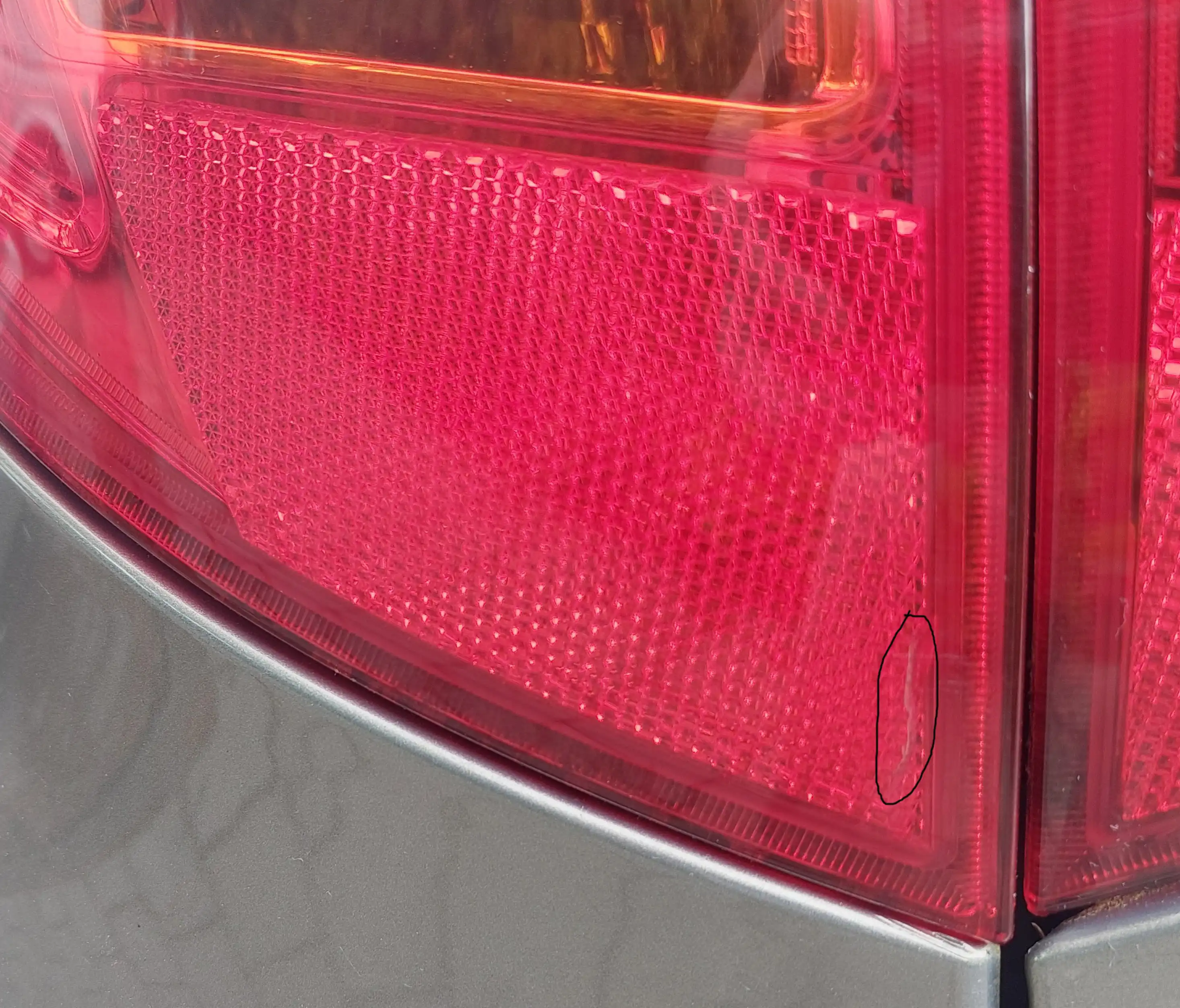 Kan een haarscheurtje  van 19 mm in een autoreflector leiden tot APK afkeuring?